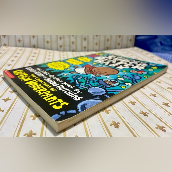 📚 3/$15 The Adventures of Super Diaper Baby Graphic Novel - Picture 2 of 5